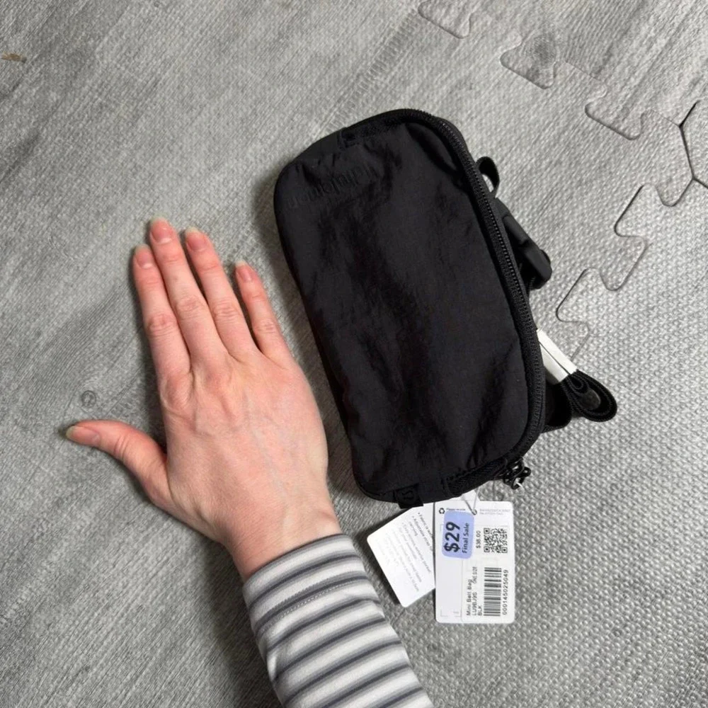 Lululemon Everywhere Belt Bag‎ Mini Unisex Color Gray